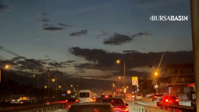Bursa Semalarında Timsaha Benzeyen Bulut Şaşırttı
