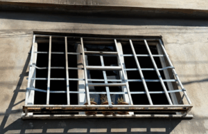 Çocuklar sobayı devirdi, facianın eşiğinden dönüldü