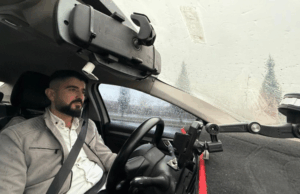 Babasından aldığı öğütle taksisinde unutulan 230 bin lirayı sahibine teslim etti