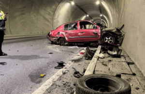Tünelde feci kaza: Aracın motoru metrelerce ileri savruldu, hız kadranı 200’de takılı kaldı