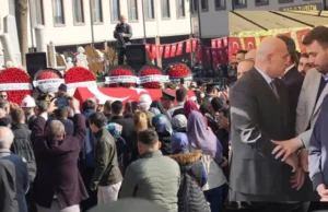 İYİ Partili vekil Turhan Çömez’den pişkin hareket: Şehit cenazesinde tepki çeken anlar!