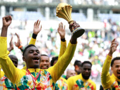 Afrika Uluslar Kupası şampiyonluğu elinden alınan Senegal sahaya kupayla çıktı