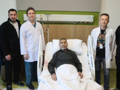 8,5 kiloluk böbrekle yaşadı, ameliyatla kurtuldu