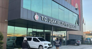 Uşak Belediyesi’ne yönelik rüşvet soruşturmasında gözaltına alınan 28 şüpheli İstanbul’a getirildi