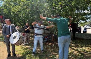 İznik’te Erik Bereketi Davul Zurnayla Kutlandı