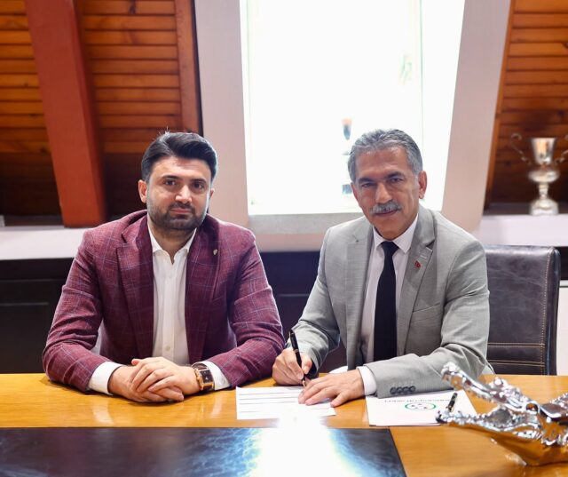 Mustafa Işık ve Şükrü Deviren Bursaspor Vakfı’na üye oldu