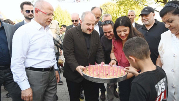 Mustafa Varank’tan Özel’e börekli cevap