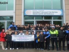Bursa’da Polisten 250 Öğrenciye Tiyatro Sürprizi
